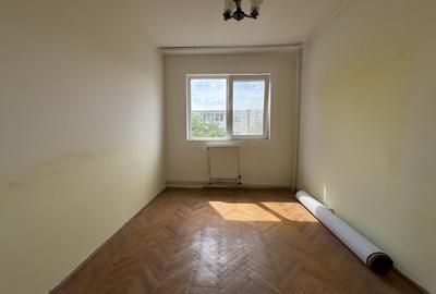 Apartament 3 camere, etaj 3, semidecomandat, centrala, P-ta Doina - 7