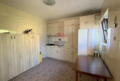 Casă / Vilă cu 4 camere de vânzare în zona Barieră Traian - Galați - 24