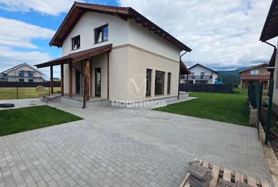 Casă individuală cu 4 camere în Cristian