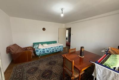 Apartament cu 3 camere decomandat în Progresul