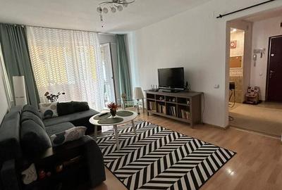 Apartament cu 3 camere semidecomandat, mobilat în Titan