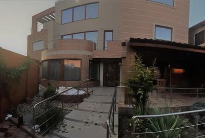 Vila 7 camere zona Capitol. Ideal locuit/Birouri - 1