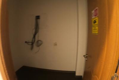 Spatiu comercial central cu vitrina generoasa din sticla - 7
