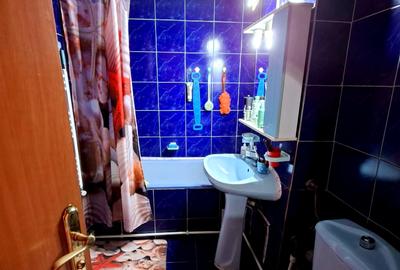 3  camere  decomandate , centrala pe gaze, zona Dacia -Farmacris ,pod util , SUD - 2