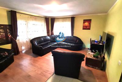 Apartament cu 4 camere decomandat în Periferie