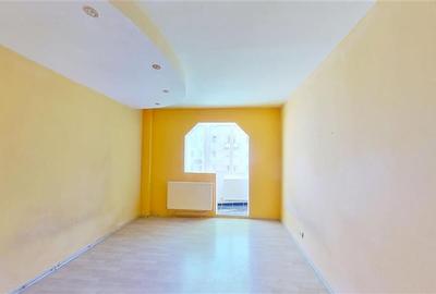 Apartament cu 3 camere decomandat în Exterior Est