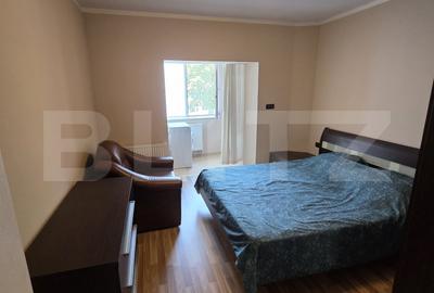 Apartament cu 3 camere decomandat, mobilat în Sud