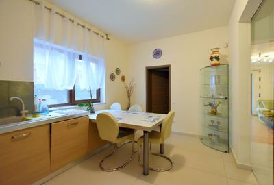 Casa cocheta pentru familii moderne - strada privata - 5