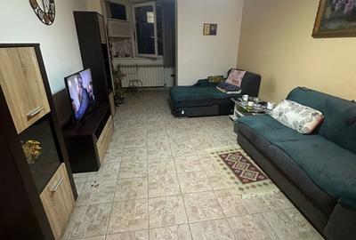 Apartament cu 3 camere decomandat în Dristor
