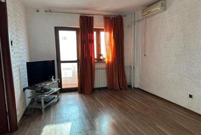 Apartament cu 4 camere semidecomandat în Berceni