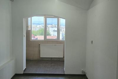 De vânzare apartament 2 camere decomandat | Zona 8 Mai - 31