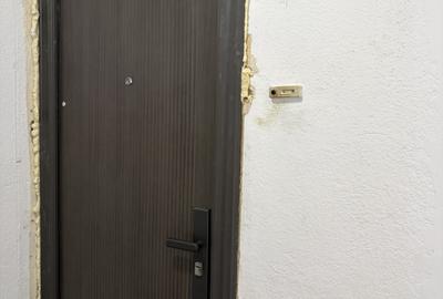 Șoseaua Giurgiului , apropiere Toporași, bloc cu panouri solare, reabilitat - 2