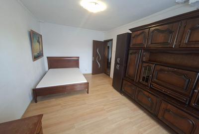 Apartament cu 2 camere decomandat în Podul de Fier