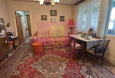 Apartament cu 3 camere semidecomandat în Uverturii