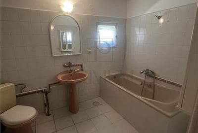 LIPOVEI - Vila INDIVIDUALA - P+2 - 8 cam - 4 bai - curte -GRADINA - PIVNITA -toa - 7