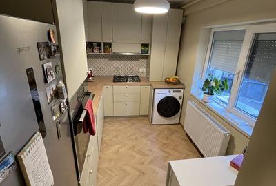 Piața Sf. Gheorghe | Decomandat | Renovat | Centrală proprie | Boxă 16 mp - 12