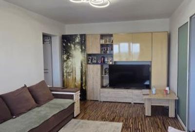Apartament cu 4 camere semidecomandat în Berceni