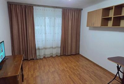 Garsonieră decomandată în CET