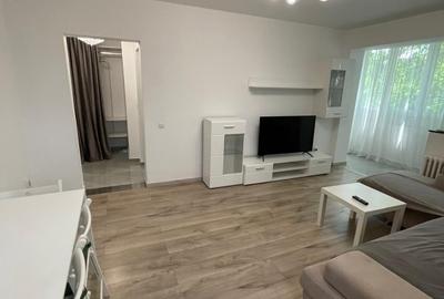 Apartament cu 2 camere semidecomandat, mobilat în P-ța Victoriei