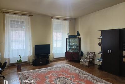 Casă cu 3 camere în Reghin