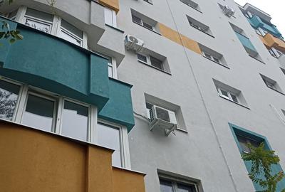 Vanzare apartament 3 cam la parter cu balcon stradal zona Parc Sebastian sect 5 - 18