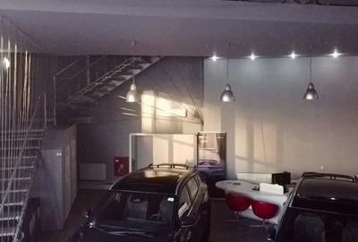 Spațiu Comercial  Showroom de Închiriat - 4