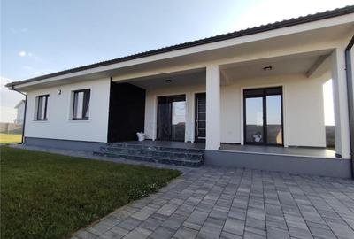 Casă individuală cu 4 camere în Moșnița Veche
