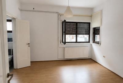 APARTAMENT CU 3 CAMERE - CENTRALA PROPRIE - ZONA CISMIGIU  - NEMOBILAT - 2