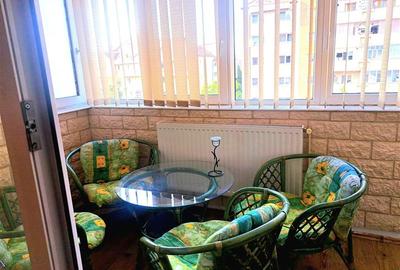 Apartament cu 3 camere decomandat, mobilat în Lenin