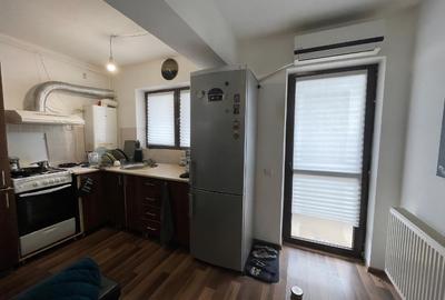 Apartament cu 2 camere semidecomandat, mobilat în Central