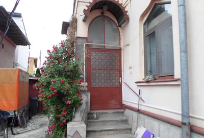 Vanzare apartament 2 camere la casa in Ploiesti, str Primaverii 33 - 1