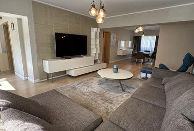 Apartament cu 3 camere semidecomandat, mobilat în Victoriei