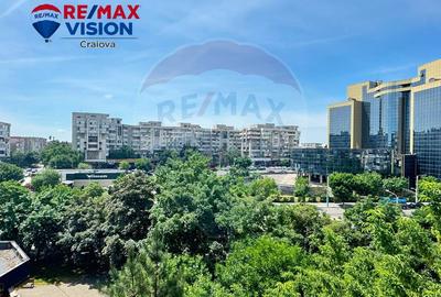 Apartament cu 4 camere de vânzare în zona Central - 2