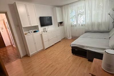 Apartament cu 3 camere decomandat în Drumul Taberei