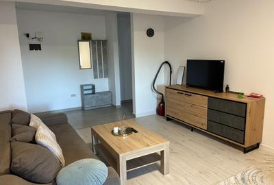 Apartament cu 2 camere decomandat în Trafic Greu