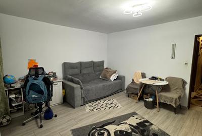 Apartament cu 2 camere decomandat în Nicolina