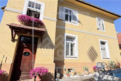 Apartament cu 4 camere decomandat în Sub Arini