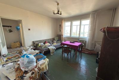 Apartament cu 3 camere semidecomandat în Andrei Mureșanu
