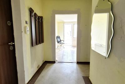 Apartament cu 3 camere decomandat în P-ța Ovidiu