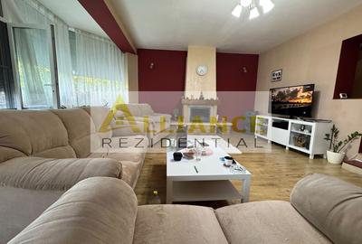 Casă individuală cu 6 camere în Pădurișu