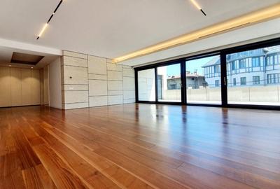Apartament cu 5 camere în Kiseleff