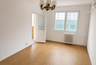 Apartament cu 3 camere decomandat în Dristor