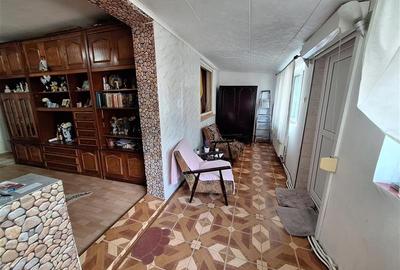 Apartament  2 camere semidecomandat , zona Milcov - 11