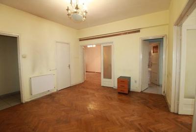 Apartament cu 4 camere semidecomandat, mobilat în Cișmigiu