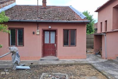 Casa de vanzare  - Ilia, str. Traian , nr. 2 - 6