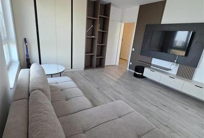 Apartament cu 2 camere decomandat în Tractorul