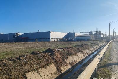 Teren Construcții intravilan de 89000 mp, în Est