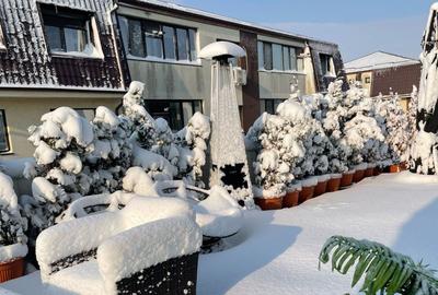 Apartament cu 3 camere decomandat, mobilat în Berceni