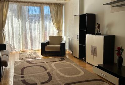 Apartament cu 3 camere decomandat, mobilat în Centrul Civic