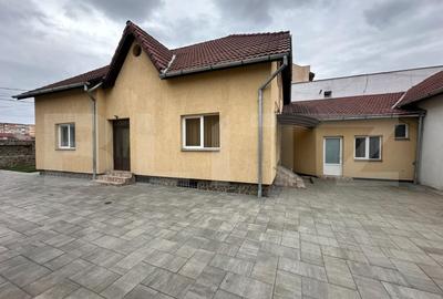 Casă individuală cu 4 camere în Tolstoi